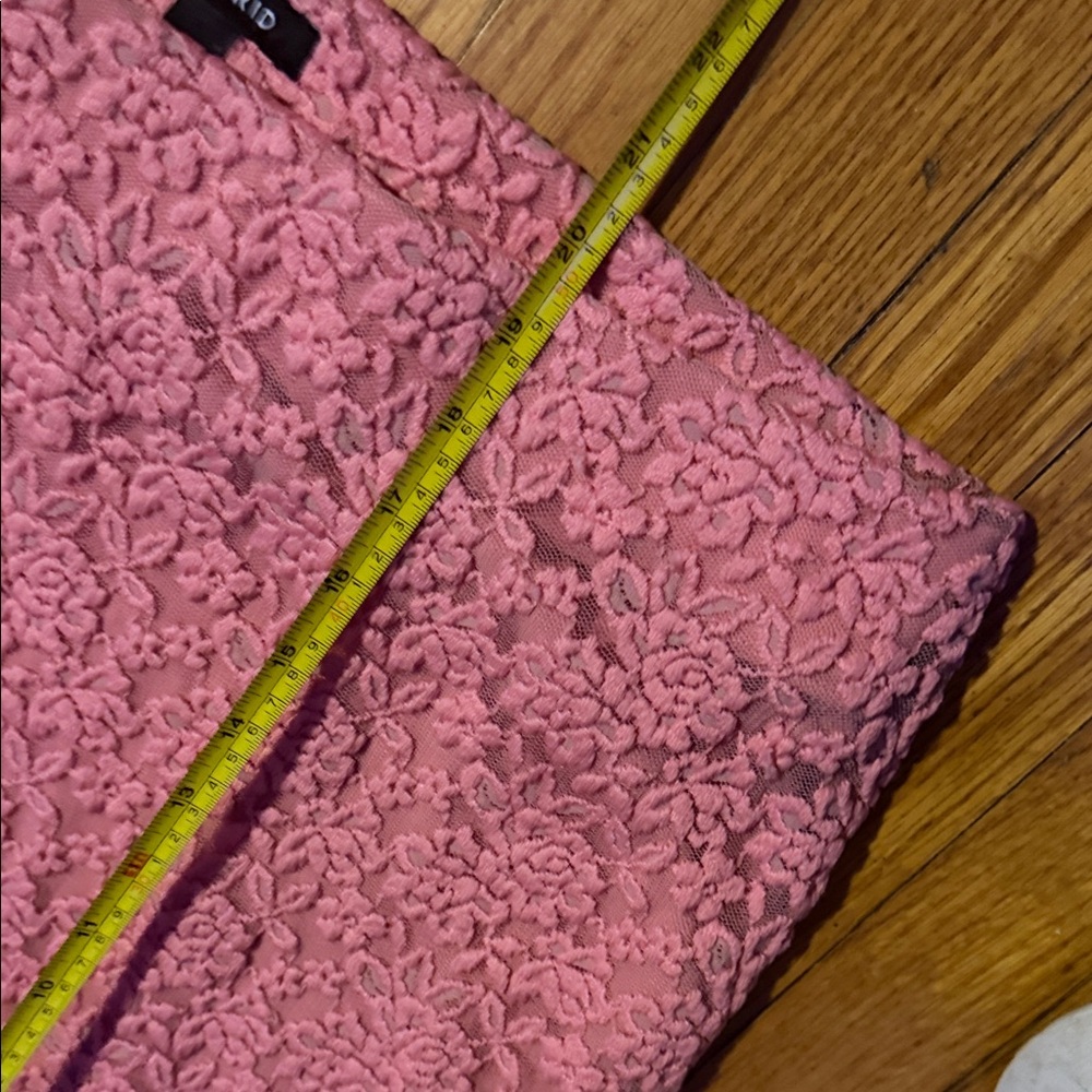 Beautiful Torrid Blush Pink Lace Pencil Skirt - Picture 3 of 6